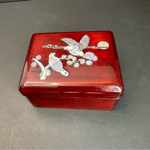 Lacquered Wood Bird Mother Of Pearl Trinket Box 4.5x3.5x2 - Picture 1 of 6